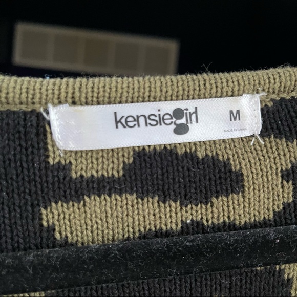 Kensie Girl Crop Sweater Leopard Pattern - Picture 3 of 6